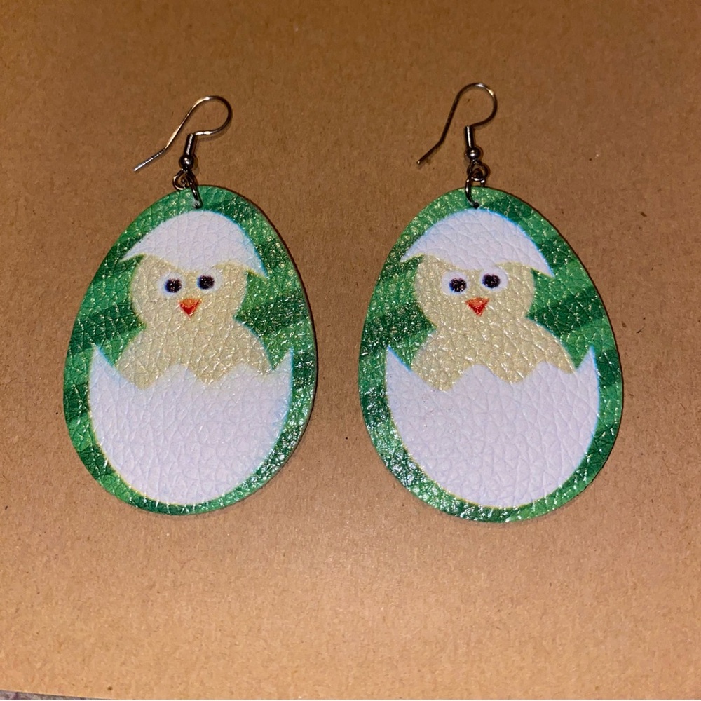 ☀️3/$9☀️ Chick in Egg Green Earrings